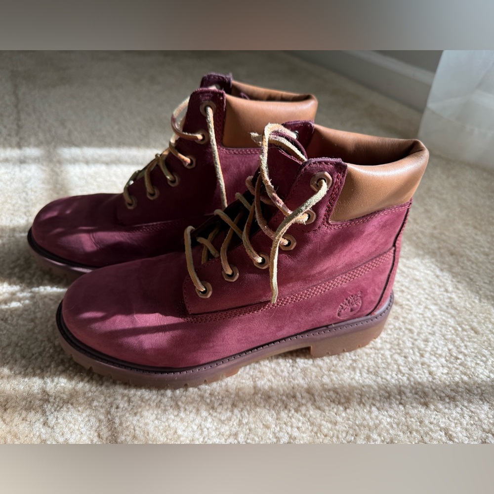 Burgundy 6- inch Timberlands! Size 6 kids (8W)